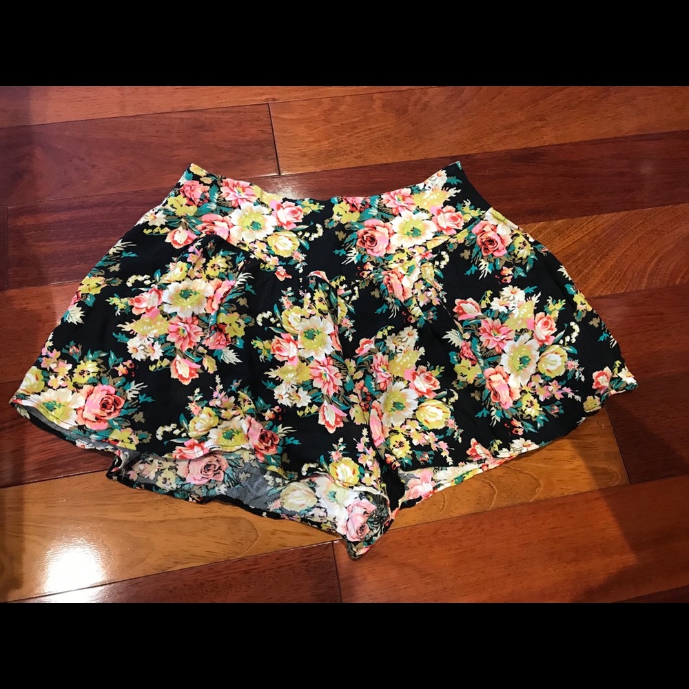 Cute Millibon Floral shorts